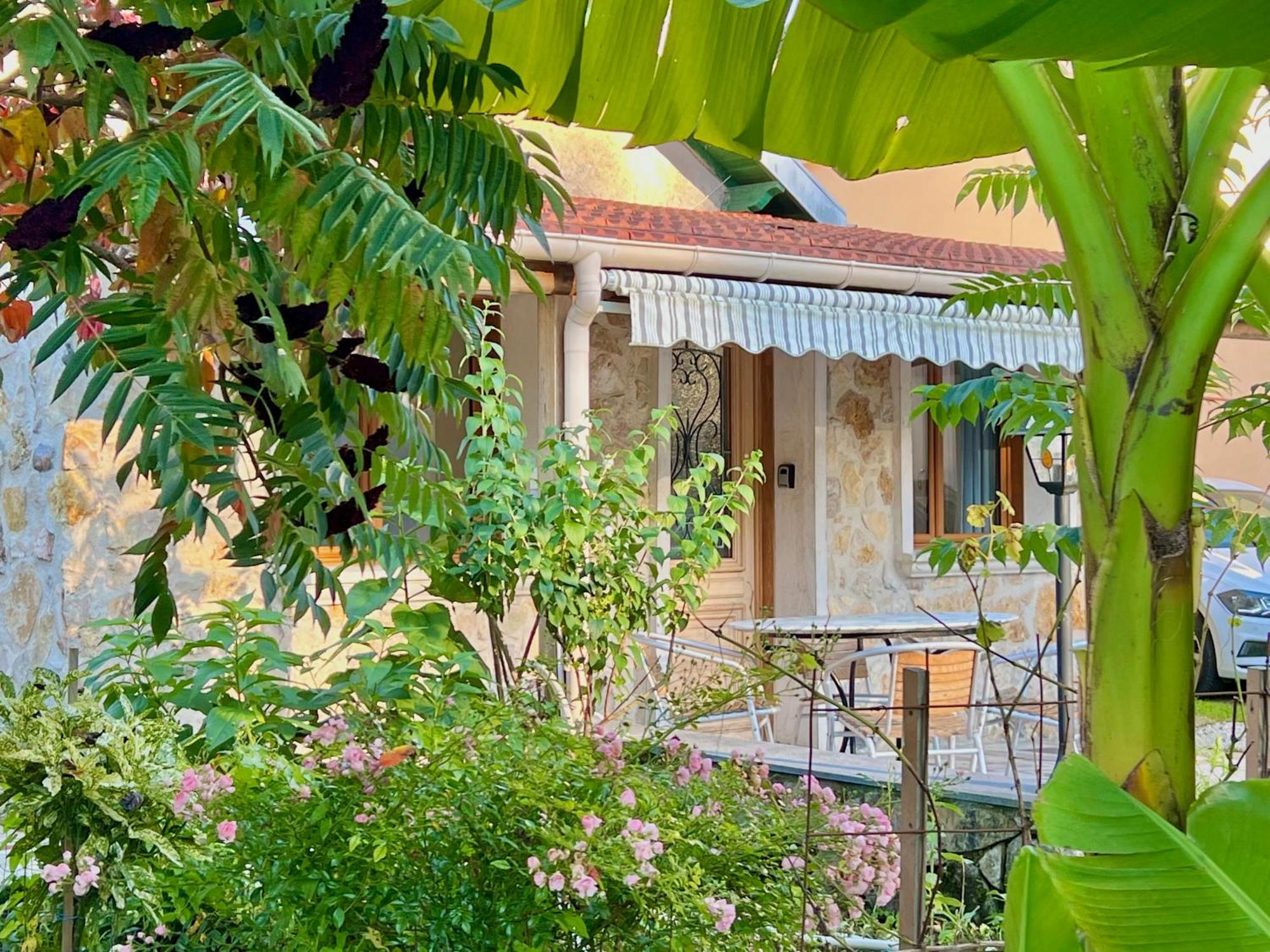 Joumana tourisme Gouvernes Exterior foto